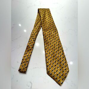 Elegant Gold Patterned Tie